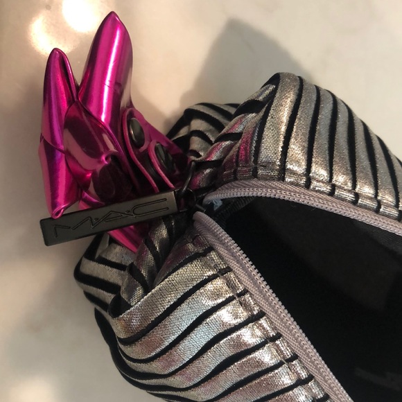 MAC Cosmetics holiday makeup bag - Picture 4 of 5